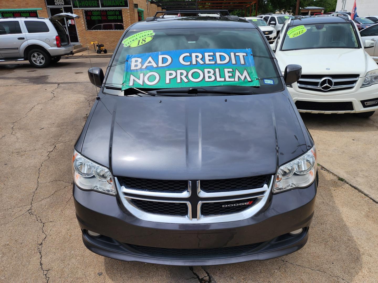 2018 GRAY Dodge Grand Caravan SXT (2C4RDGCG2JR) , AUTO transmission, located at 2660 S.Garland Avenue, Garland, TX, 75041, (469) 298-3118, 32.885387, -96.656776 - Welcome to DallasAutos4Less, one of the Premier BUY HERE PAY HERE Dealers in the North Dallas Area. We specialize in financing to people with NO CREDIT or BAD CREDIT. We need proof of income, proof of residence, and a ID. Come buy your new car from us today!! This is a SUPER CLEAN 2018 DODGE GRAN - Photo#8